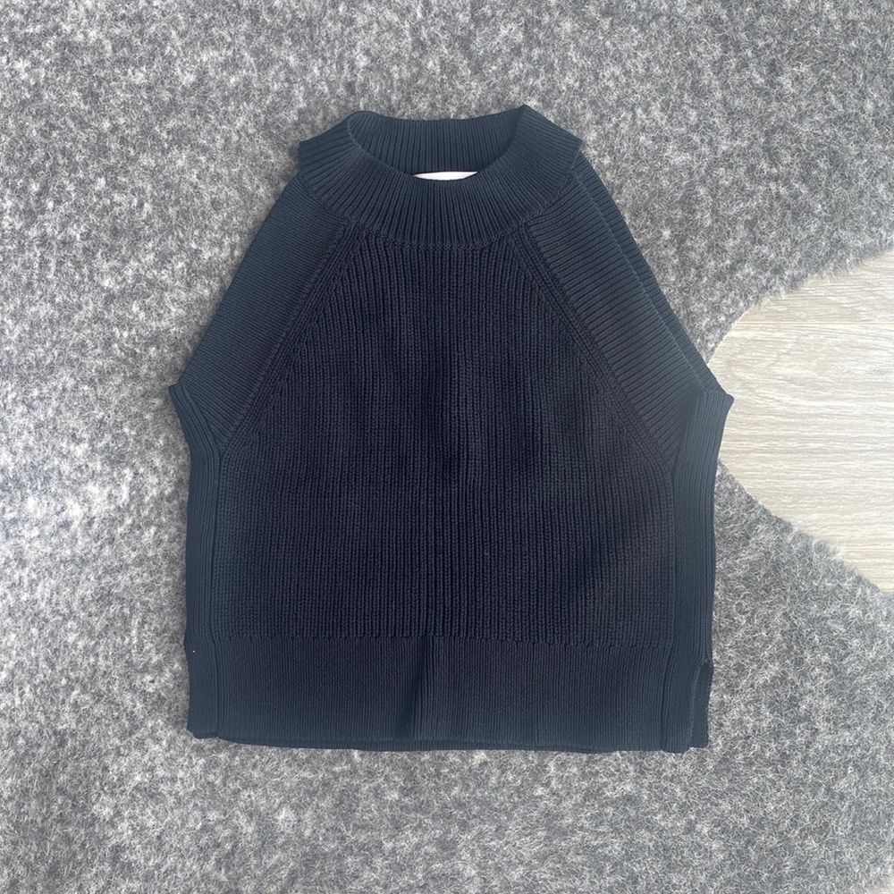 Aritzia Wilfred sleeveless knit top